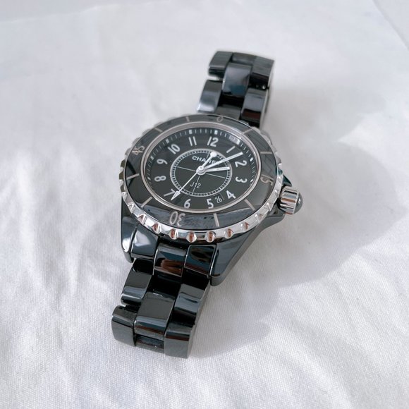 98% NEW CHANEL J12 BLACK WATCH - Picture 9 of 10